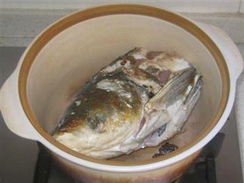 冻豆腐腊肉炖鲢鱼头的做法步骤5