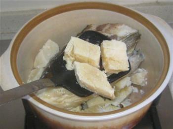 冻豆腐腊肉炖鲢鱼头的做法步骤6