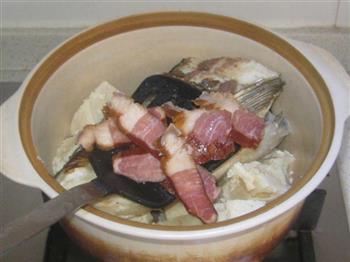 冻豆腐腊肉炖鲢鱼头的做法步骤7