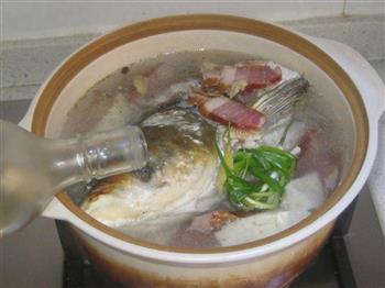 冻豆腐腊肉炖鲢鱼头的做法步骤8