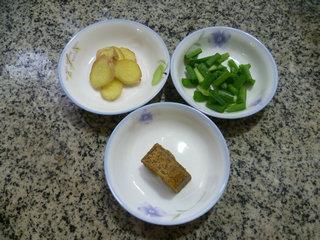咖喱土豆虾蛄的做法步骤2