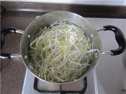 蚝油韭菜豆芽的做法步骤3
