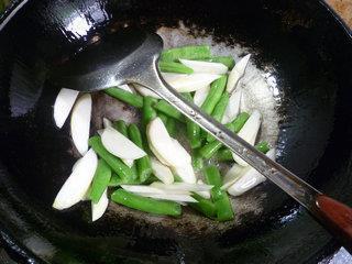 茭白梅豆炒猪肚的做法步骤9