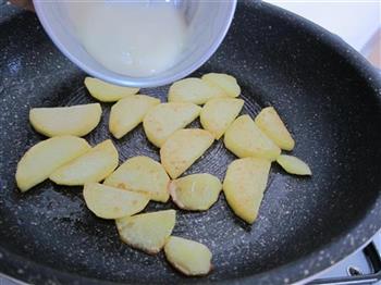 美乃滋炒土豆的做法图解8