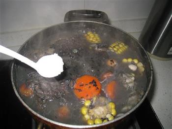 黑芝麻鲫鱼汤的做法图解9