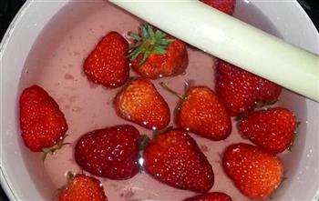 草莓果酱的做法步骤1