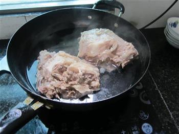 清炖猪脑壳肉的做法图解2