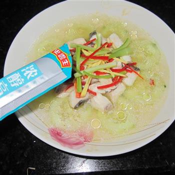 微波黄瓜鱼丁汤的做法步骤8