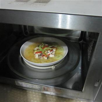 微波黄瓜鱼丁汤的做法步骤9