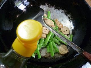 梅豆炒素香肠的做法步骤9
