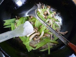 蟹味菇里脊肉炒莴笋的做法图解11
