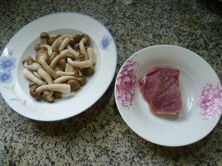蟹味菇里脊肉炒莴笋的做法步骤2