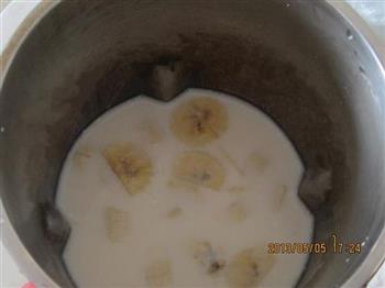 香蕉奶昔的做法步骤2