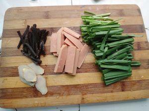 高汤砂锅米线的做法步骤2