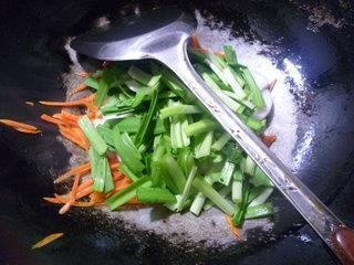 韭菜胡萝卜炒年糕的做法步骤10