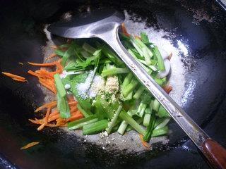 韭菜胡萝卜炒年糕的做法步骤11