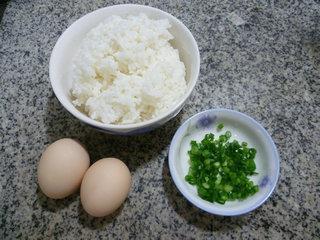 家常鸡蛋炒饭的做法步骤1