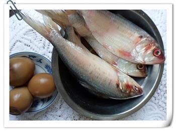 香炸青鱼卤蛋的做法步骤1