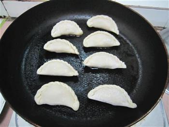 三鲜蛋肉煎饺的做法步骤8