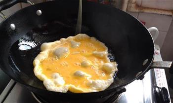 青蒜苗炒鸡蛋的做法步骤4