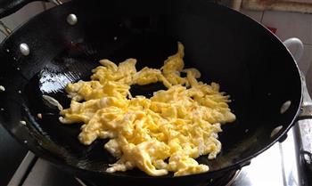 青蒜苗炒鸡蛋的做法步骤5