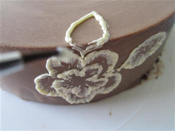 巧克力慕斯刷绣蛋糕的做法步骤33