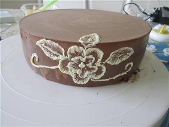 巧克力慕斯刷绣蛋糕的做法步骤34