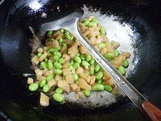 萝卜干炒毛豆的做法步骤10