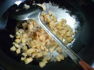 萝卜干炒毛豆的做法步骤5