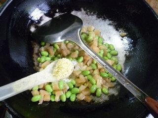 萝卜干炒毛豆的做法步骤9
