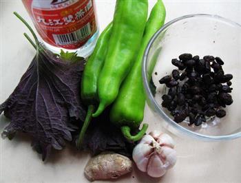 紫苏椒圈炒花甲的做法步骤2