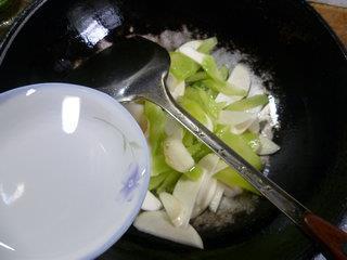 开洋茭白炒莴笋的做法步骤10