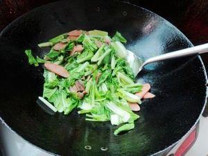 腊肉火腿肠炒白菜的做法步骤6