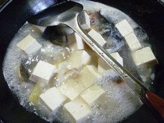豆腐煮鱼头的做法图解6
