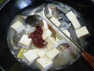 豆腐煮鱼头的做法图解7