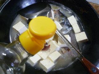 豆腐煮鱼头的做法图解8