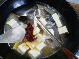 豆腐煮鱼头的做法图解9