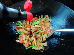 韭菜苔炒猪皮的做法步骤8