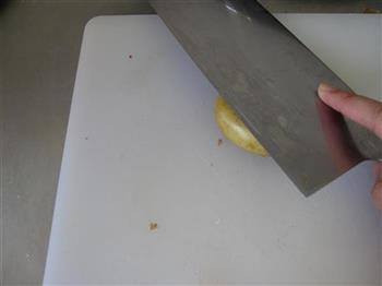 葱香孜然小土豆的做法步骤3
