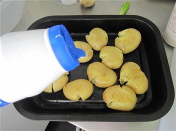 葱香孜然小土豆的做法步骤6