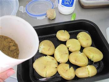 葱香孜然小土豆的做法步骤7