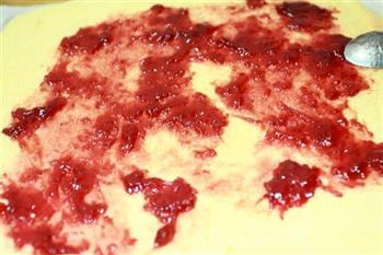 草莓酱蛋糕卷的做法步骤11