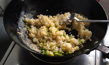 蒜苔蛋炒饭的做法步骤8