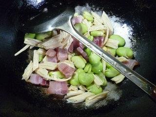 风干肉腐竹炒蚕豆的做法步骤8