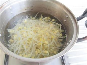 家常凉拌黄豆芽的做法步骤2