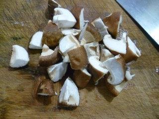 香菇炒蚕豆的做法图解5