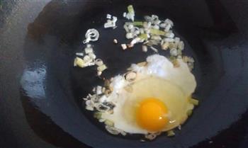 葱油鸡蛋青菜面的做法步骤2