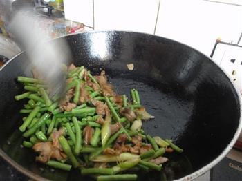 豇豆炒肉的做法步骤10