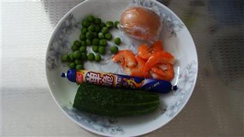 鲜虾火腿豌豆蛋炒饭的做法步骤1