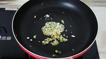 鲜虾火腿豌豆蛋炒饭的做法图解6
